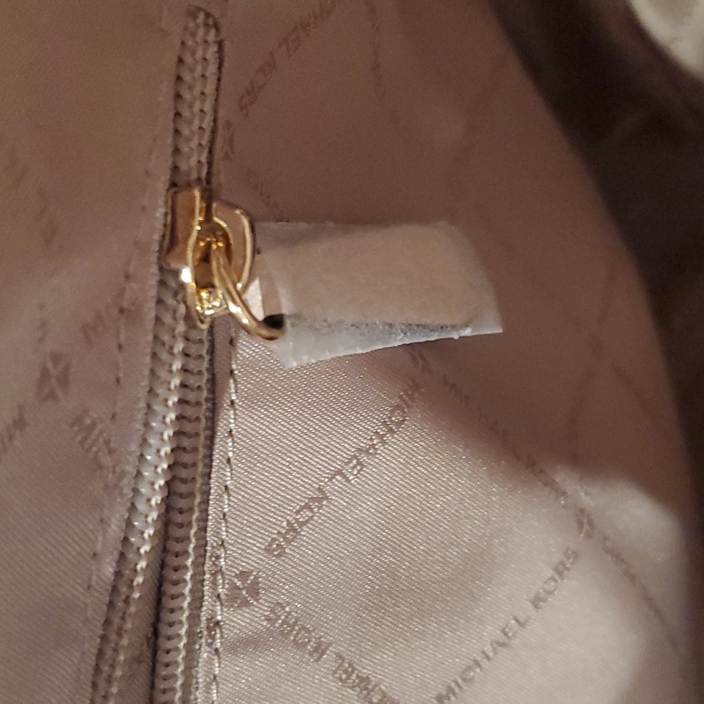 Michael Kors Charlotte Large Saffiano Bag - Picture 10 of 11